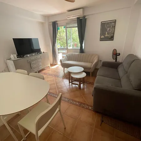 Beautiful 3 Bedrooms, 2 Baths, Balcony, 아파트 푸엔히롤라