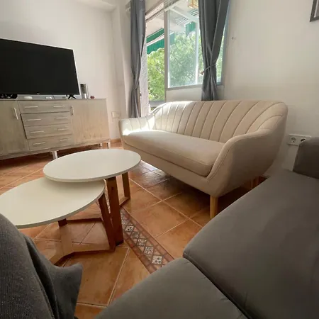 아파트 Beautiful 3 Bedrooms, 2 Baths, Balcony, *