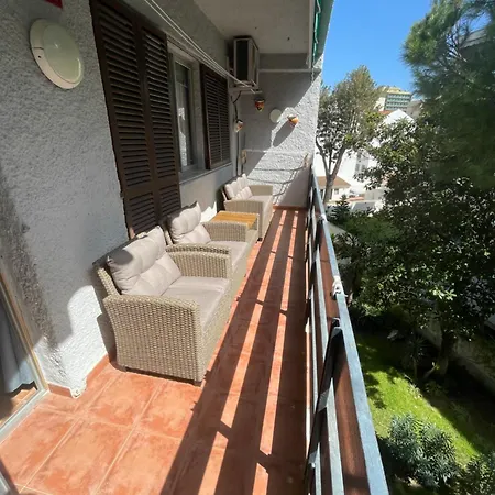 Beautiful 3 Bedrooms, 2 Baths, Balcony, 아파트 푸엔히롤라