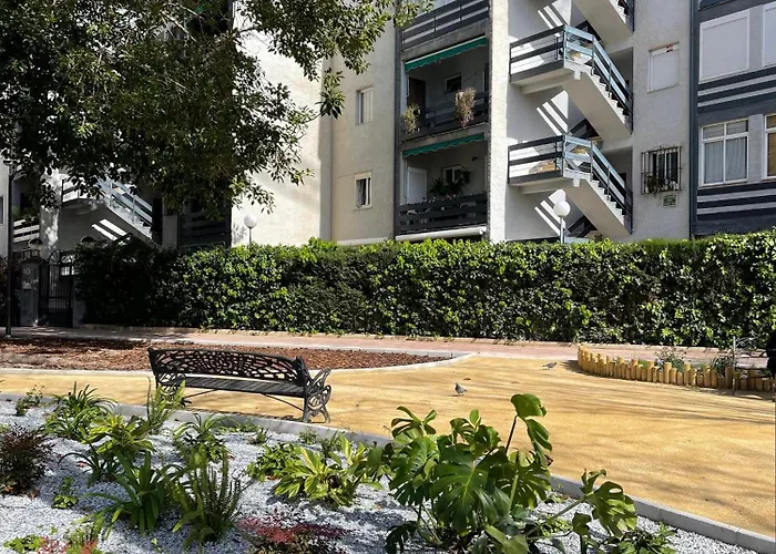 Beautiful 3 Bedrooms, 2 Baths, Balcony, 아파트 푸엔히롤라