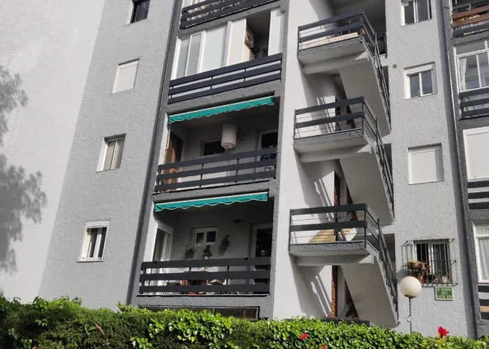 Beautiful 3 Bedrooms, 2 Baths, Balcony, 아파트 푸엔히롤라