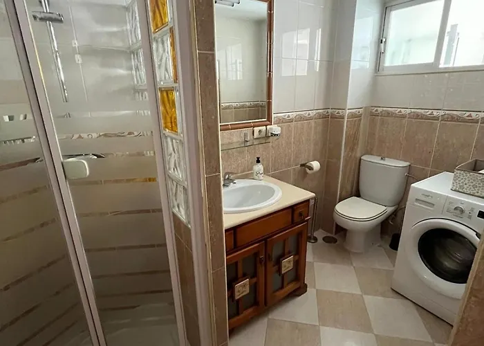 Beautiful 3 Bedrooms, 2 Baths, Balcony, 아파트 *
