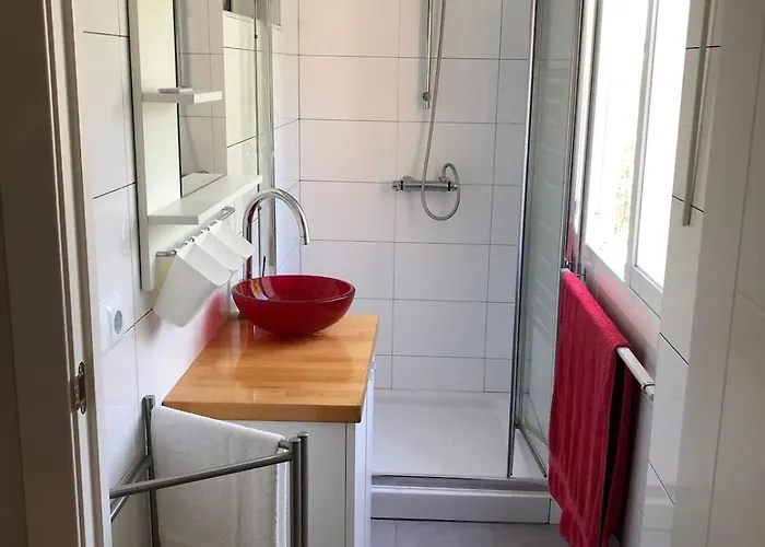 Beautiful 3 Bedrooms, 2 Baths, Balcony, 아파트