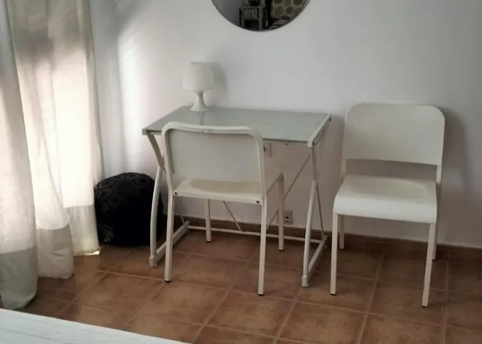 아파트 Beautiful 3 Bedrooms, 2 Baths, Balcony, 푸엔히롤라