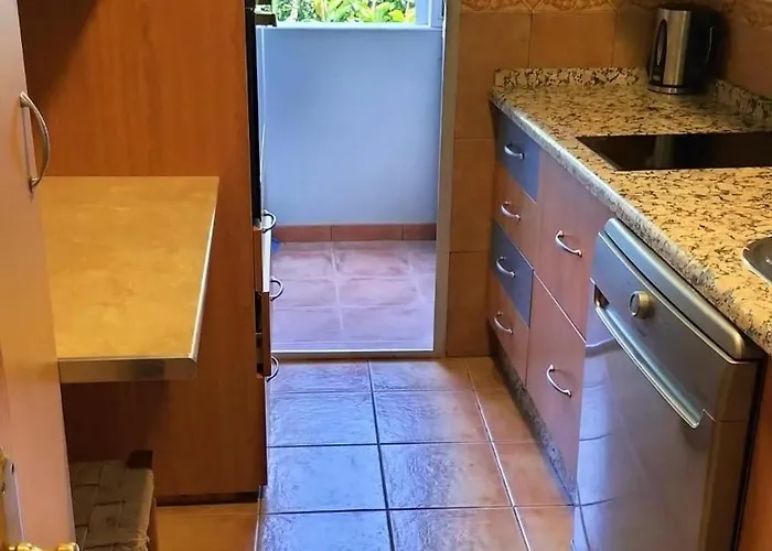아파트 Beautiful 3 Bedrooms, 2 Baths, Balcony, 푸엔히롤라