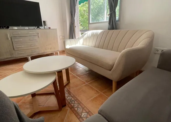 아파트 Beautiful 3 Bedrooms, 2 Baths, Balcony, *