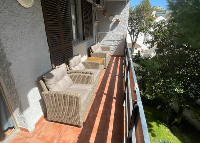 Beautiful 3 Bedrooms, 2 Baths, Balcony, 아파트 푸엔히롤라